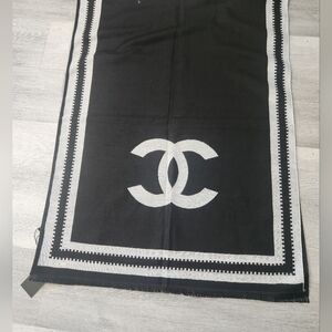 NWT, CHANEL Black and White Cashmere & Silk Scarf (GWP)